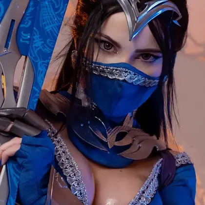 Косплеерша показала реальную Китану из Mortal Kombat